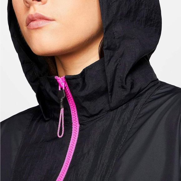 Nike windbreaker converts to belt bag - Picture 4 of 12